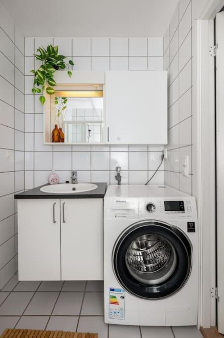 Apartment Budget By The Canal